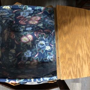 Longaberger picnic basket (1992)